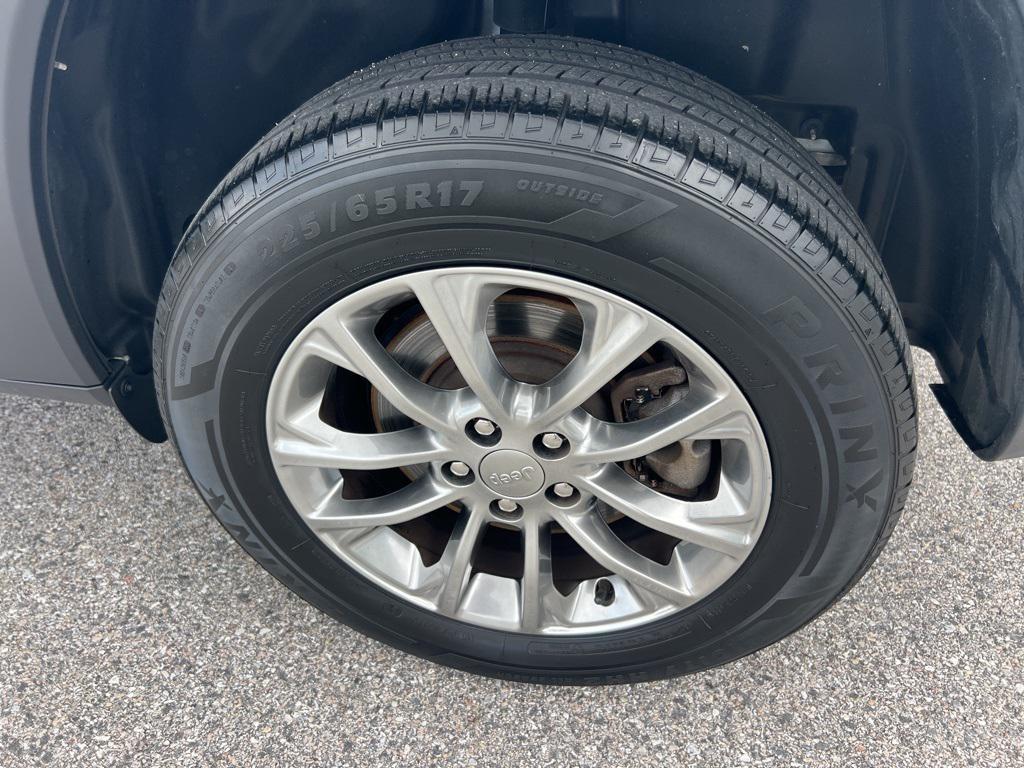 used 2021 Jeep Cherokee car, priced at $17,884