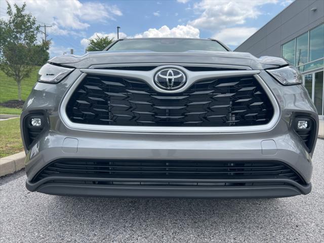 new 2025 Toyota Highlander car, priced at $46,873