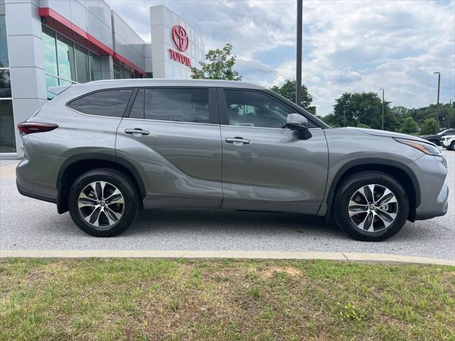 new 2025 Toyota Highlander car, priced at $46,873