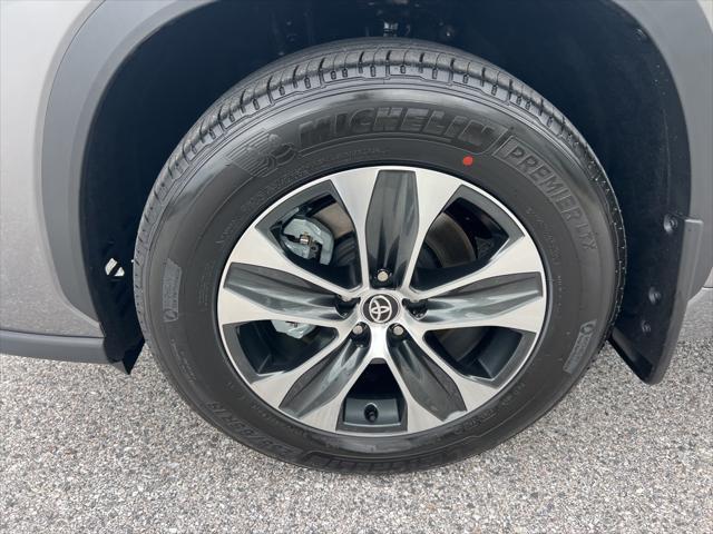 new 2025 Toyota Highlander car, priced at $46,873