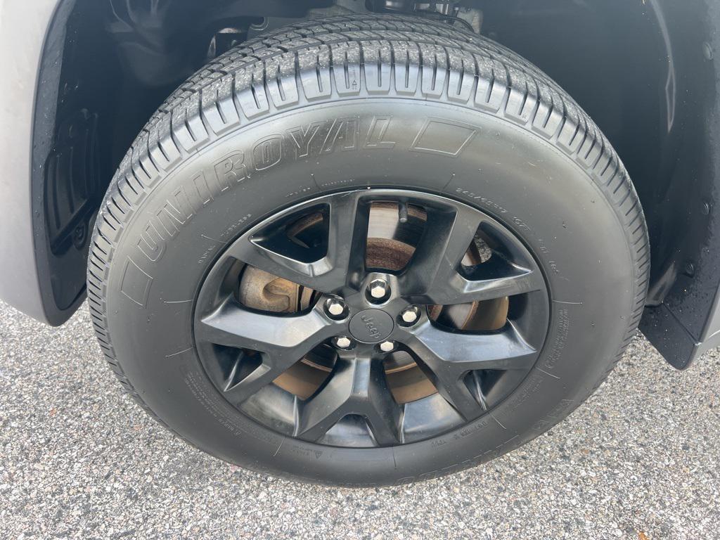 used 2014 Jeep Cherokee car, priced at $5,800