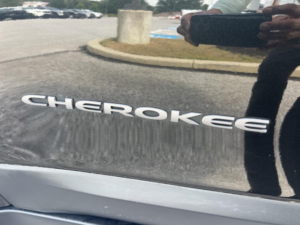 used 2014 Jeep Cherokee car, priced at $5,800