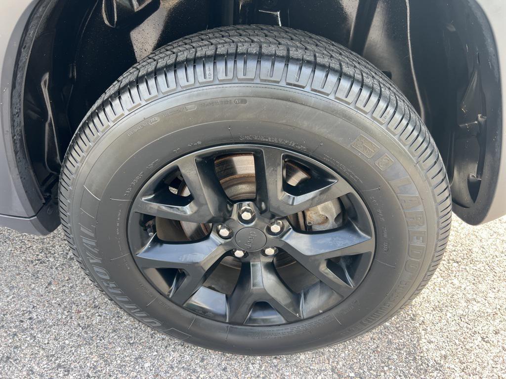 used 2014 Jeep Cherokee car, priced at $5,800