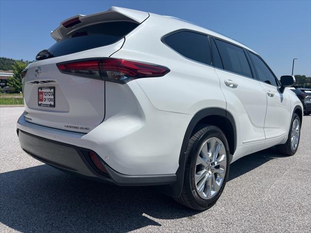 used 2022 Toyota Highlander car, priced at $39,744