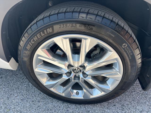 used 2022 Toyota Highlander car, priced at $39,744