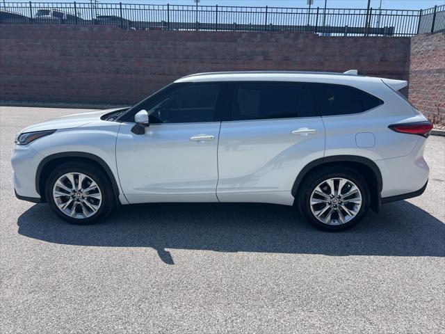used 2022 Toyota Highlander car, priced at $39,744