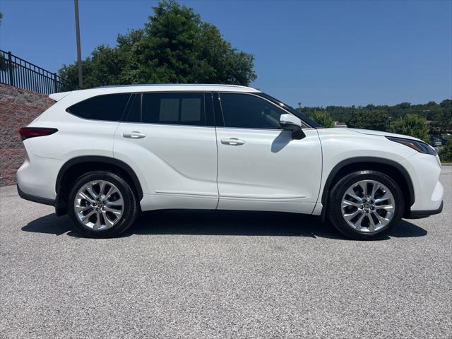 used 2022 Toyota Highlander car, priced at $39,744