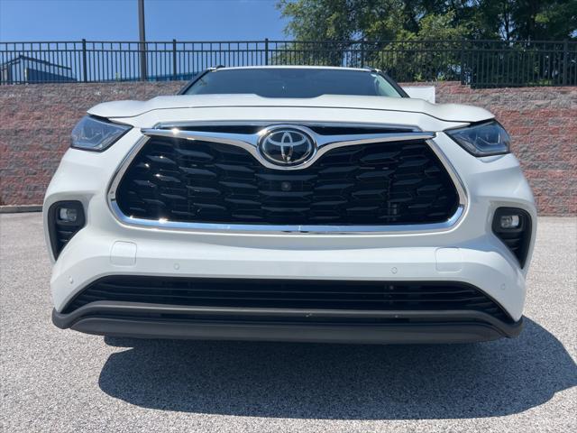 used 2022 Toyota Highlander car, priced at $39,744