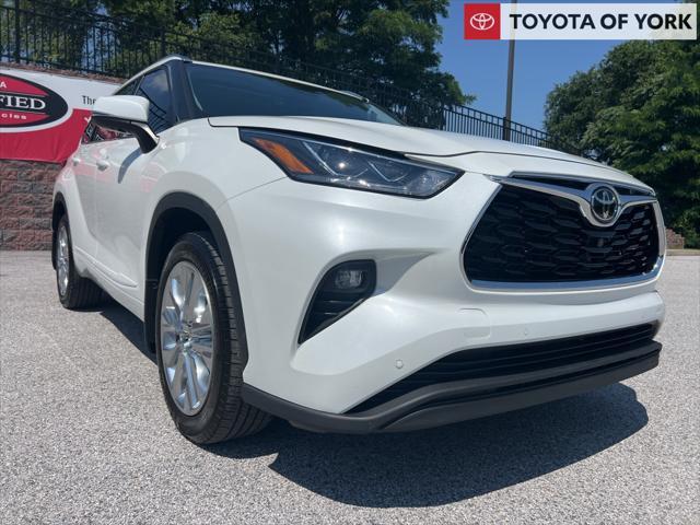 used 2022 Toyota Highlander car, priced at $39,744