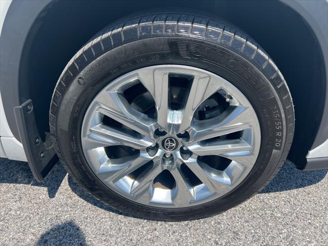 used 2022 Toyota Highlander car, priced at $39,744