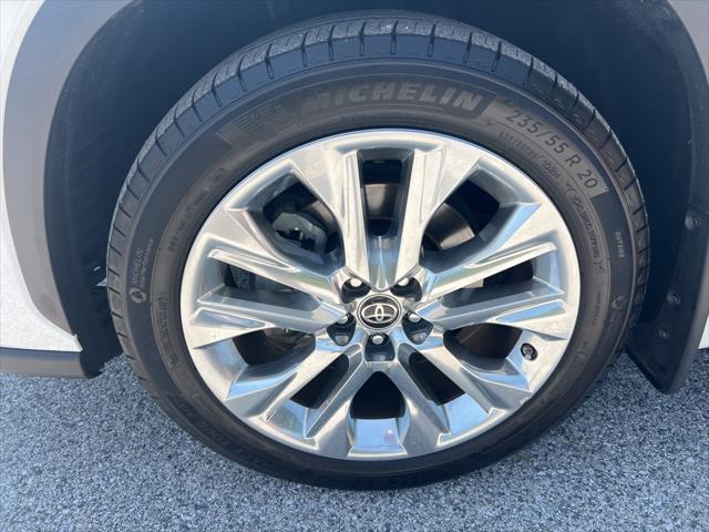 used 2022 Toyota Highlander car, priced at $39,744
