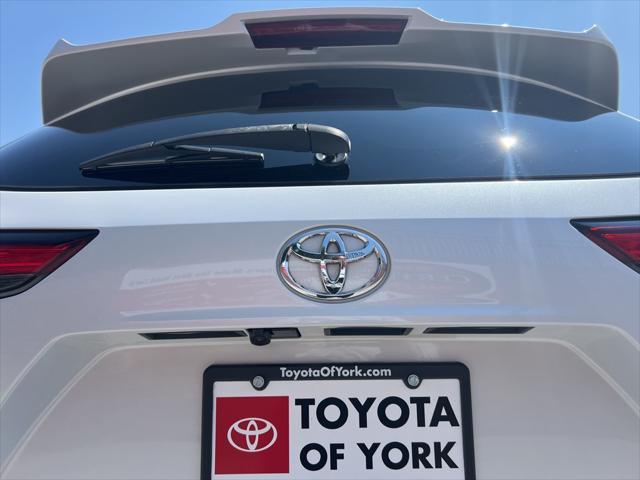 used 2022 Toyota Highlander car, priced at $39,744