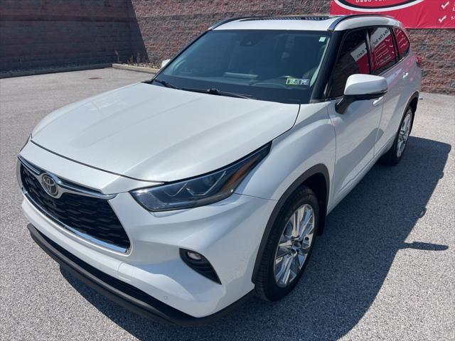 used 2022 Toyota Highlander car, priced at $39,744