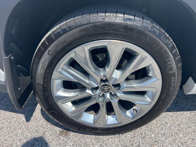 used 2022 Toyota Highlander car, priced at $39,744