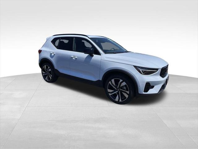 new 2025 Volvo XC40 car, priced at $48,025