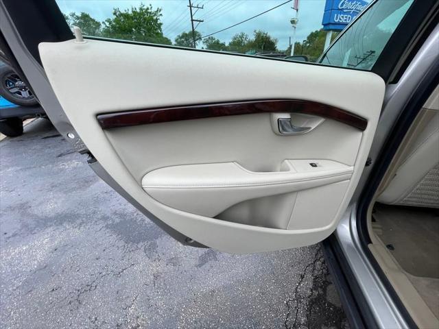 used 2015 Volvo XC70 car, priced at $15,300