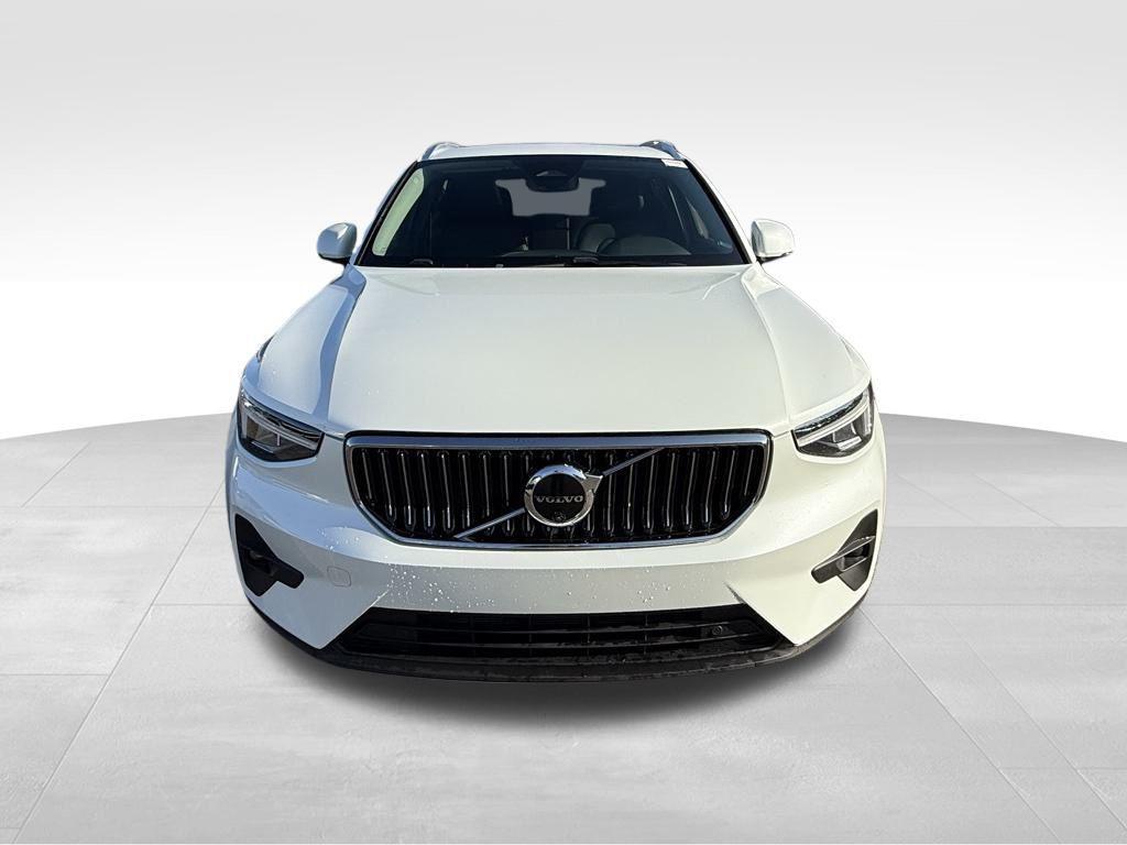 used 2025 Volvo XC40 car, priced at $36,224