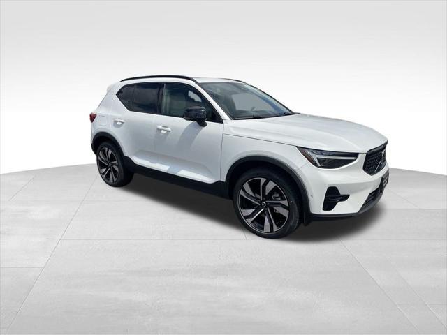 new 2025 Volvo XC40 car, priced at $51,210