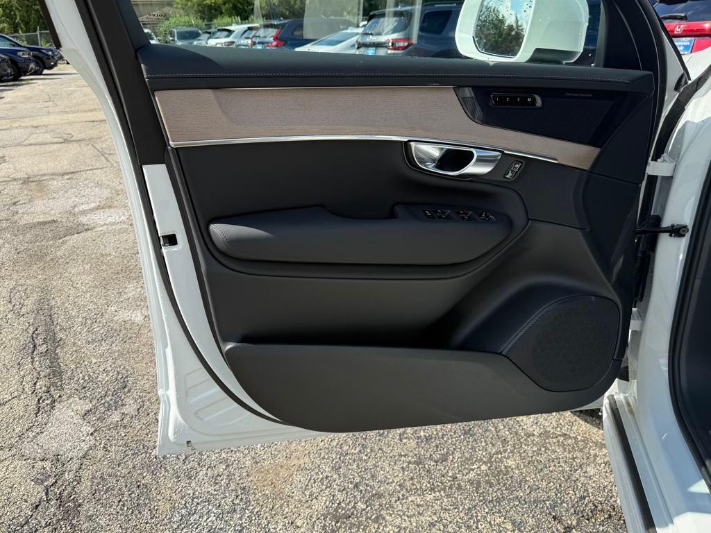 new 2025 Volvo XC90 Plug-In Hybrid car, priced at $75,805