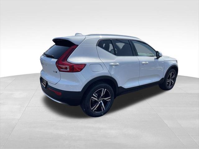 new 2025 Volvo XC40 car, priced at $43,215