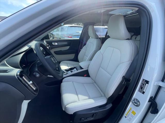 new 2025 Volvo XC40 car, priced at $46,335