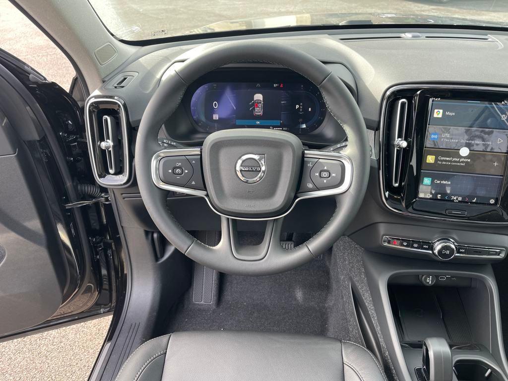 new 2025 Volvo XC40 car, priced at $38,450