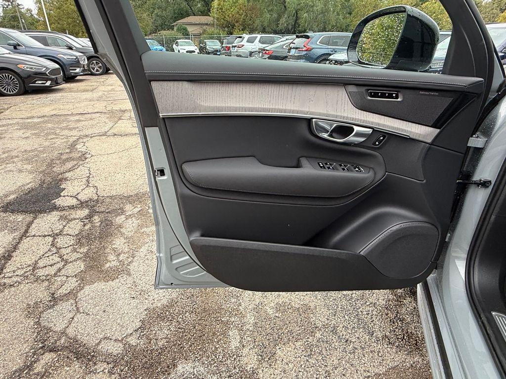 new 2026 Volvo XC90 car, priced at $76,105