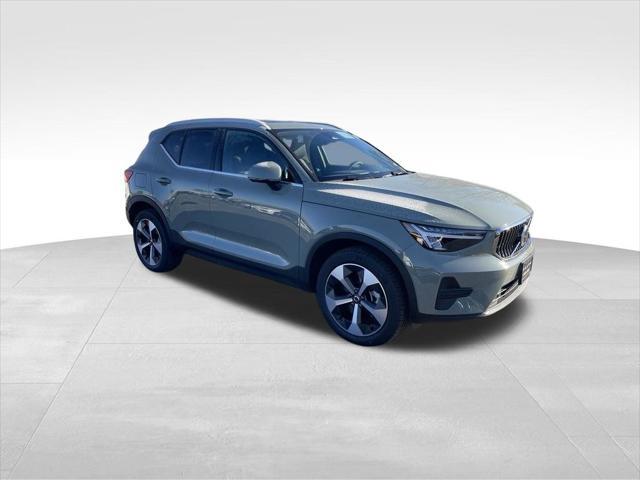 new 2025 Volvo XC40 car, priced at $44,300