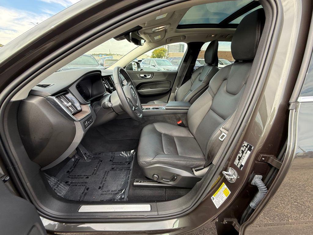 used 2022 Volvo XC60 Recharge Plug-In Hybrid car, priced at $36,205