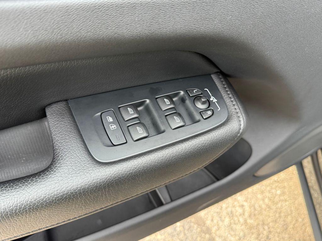 used 2022 Volvo XC60 Recharge Plug-In Hybrid car, priced at $36,205