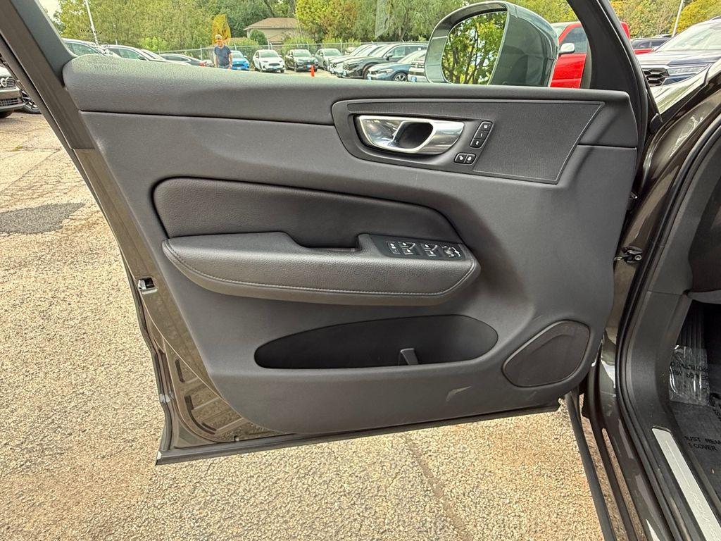 used 2022 Volvo XC60 Recharge Plug-In Hybrid car, priced at $36,205