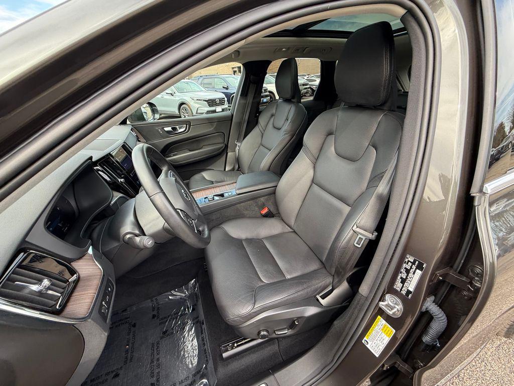 used 2022 Volvo XC60 Recharge Plug-In Hybrid car, priced at $36,205