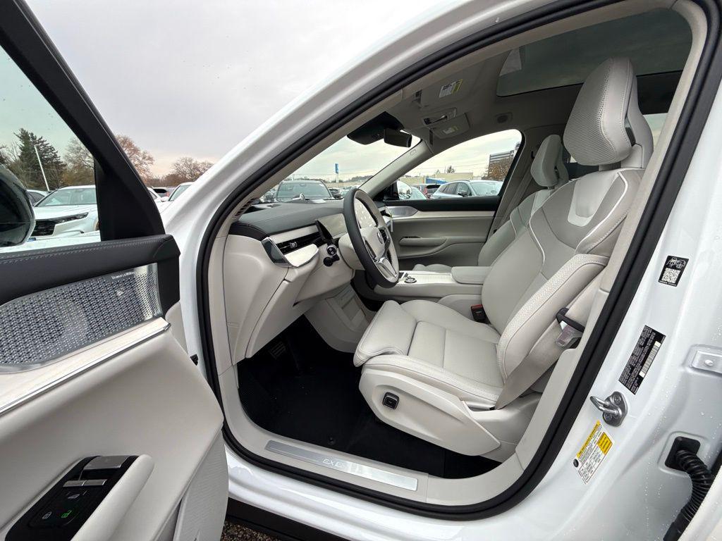 new 2025 Volvo EX90 car, priced at $78,067