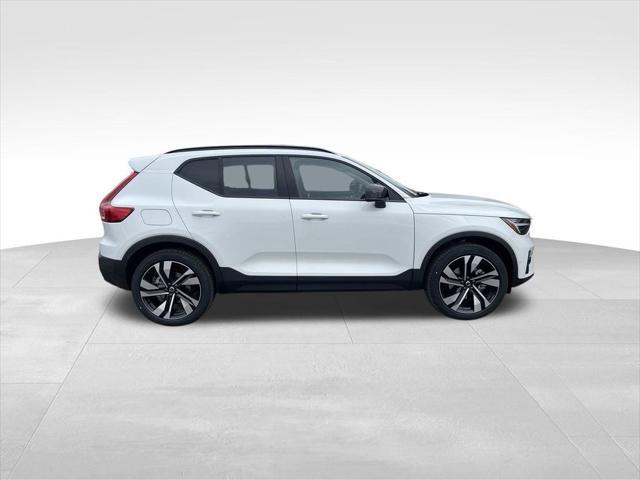 new 2024 Volvo XC40 car, priced at $45,717