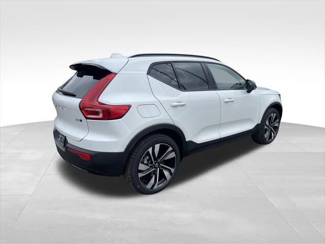 new 2024 Volvo XC40 car, priced at $45,717