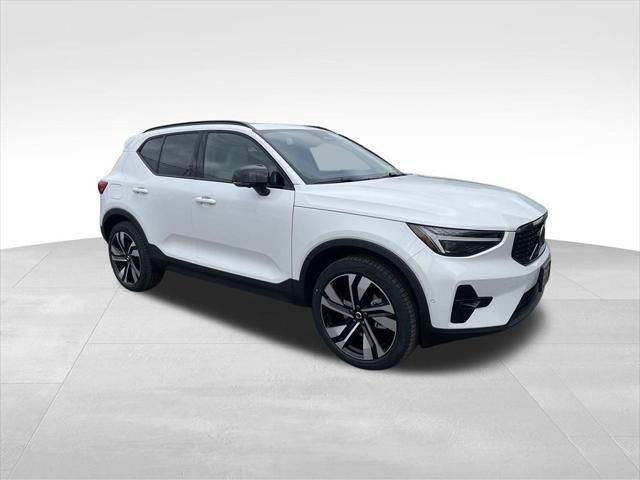 new 2024 Volvo XC40 car, priced at $45,717