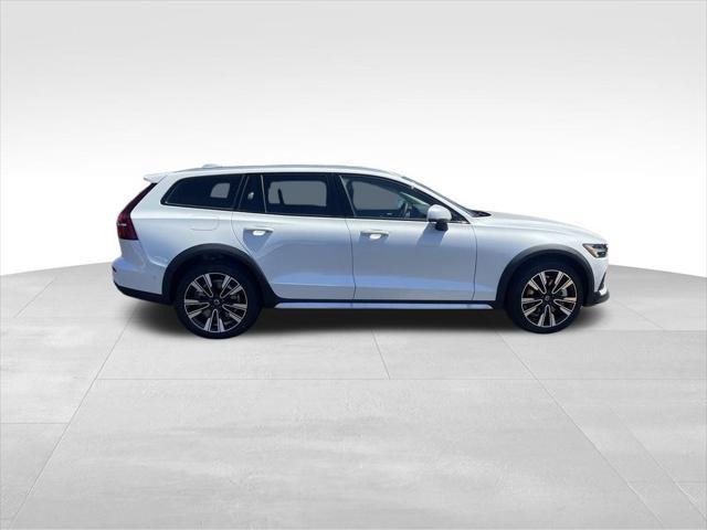 new 2024 Volvo V60 Cross Country car, priced at $59,185