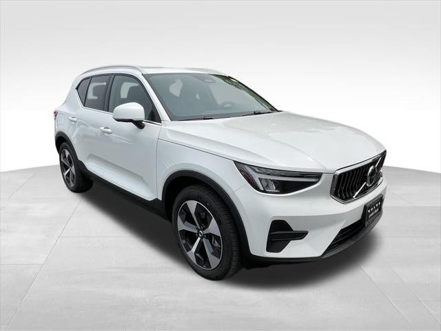 new 2025 Volvo XC40 car, priced at $41,035