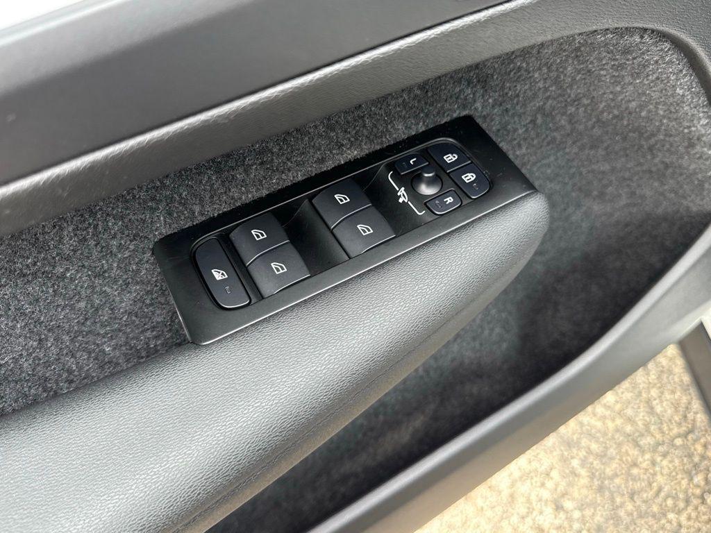 used 2022 Volvo XC40 car, priced at $17,914