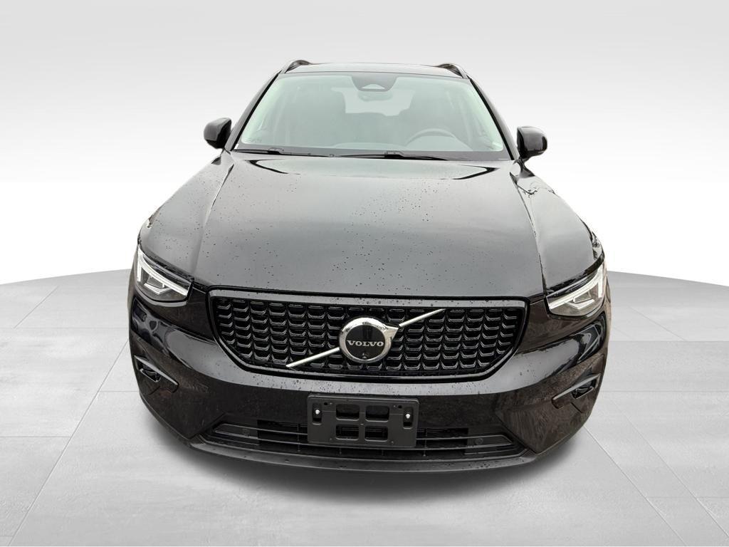 used 2025 Volvo XC40 car, priced at $35,665