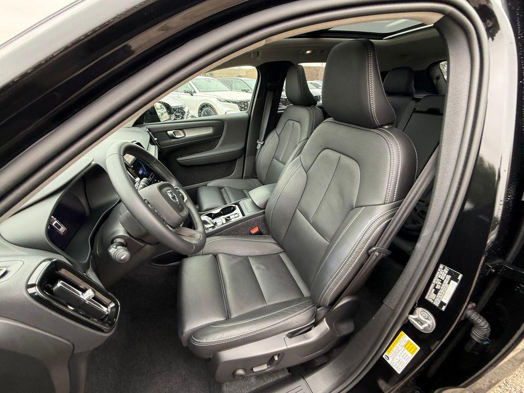 used 2025 Volvo XC40 car, priced at $35,665