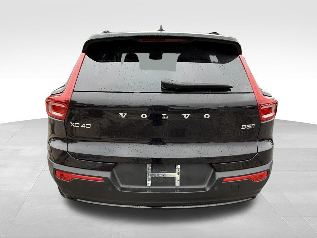 used 2025 Volvo XC40 car, priced at $35,665