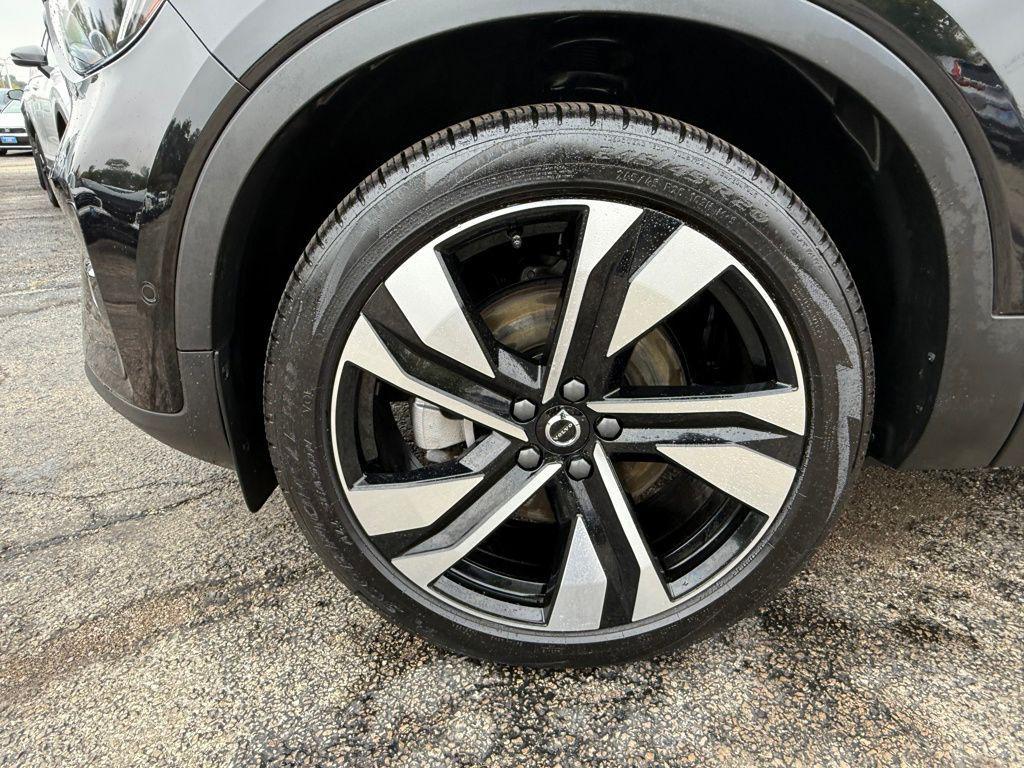 used 2025 Volvo XC40 car, priced at $35,665