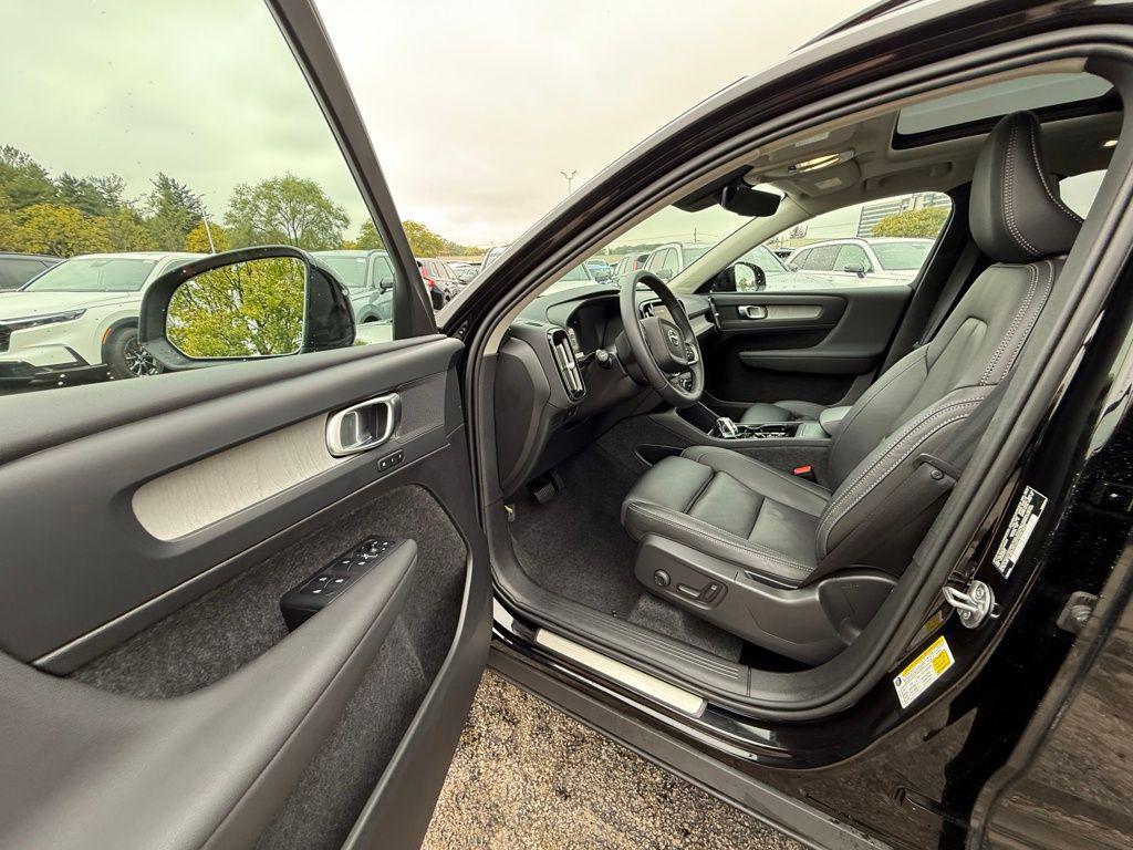 used 2025 Volvo XC40 car, priced at $35,665