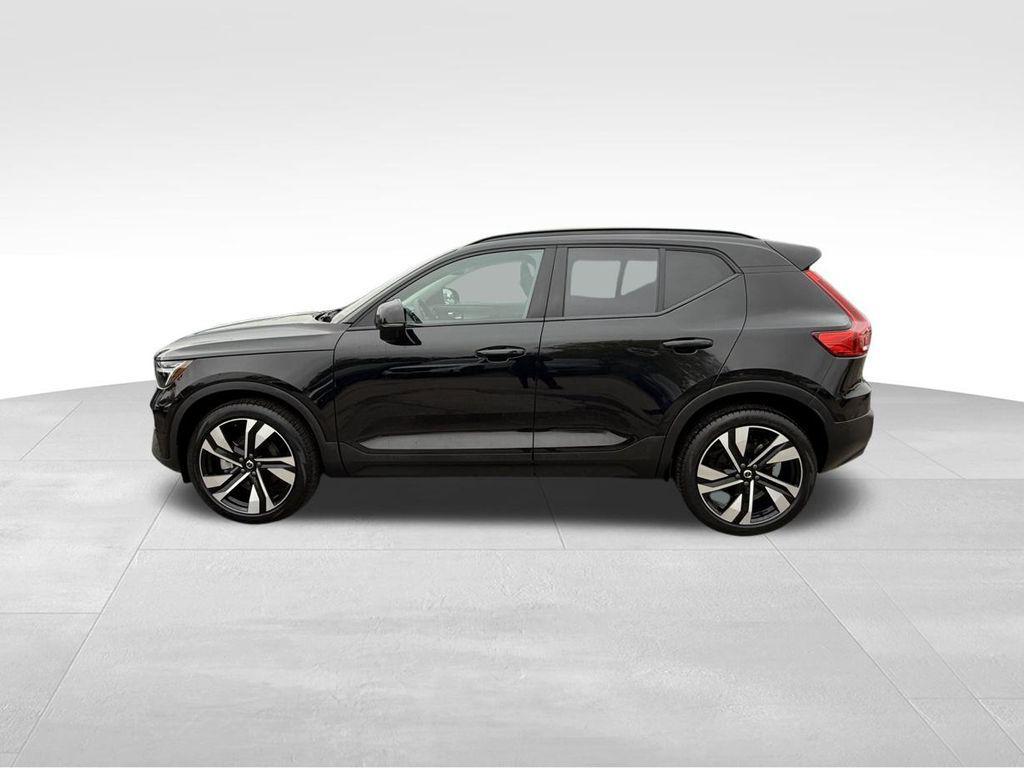 used 2025 Volvo XC40 car, priced at $35,665