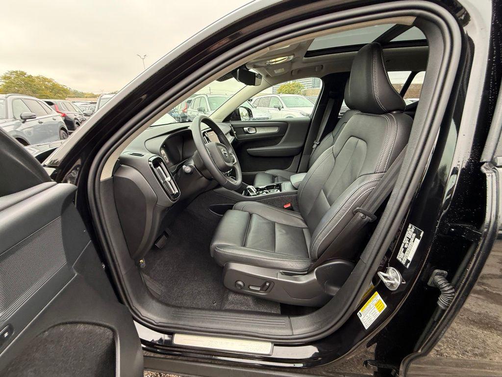 used 2025 Volvo XC40 car, priced at $35,665