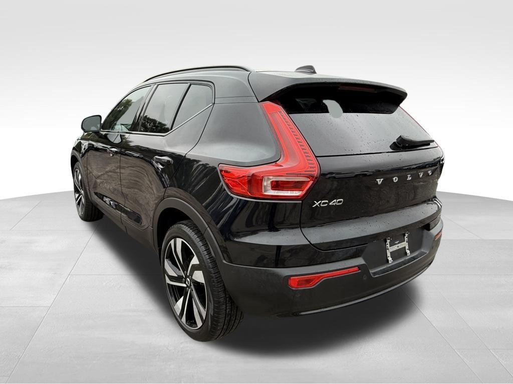 used 2025 Volvo XC40 car, priced at $35,665