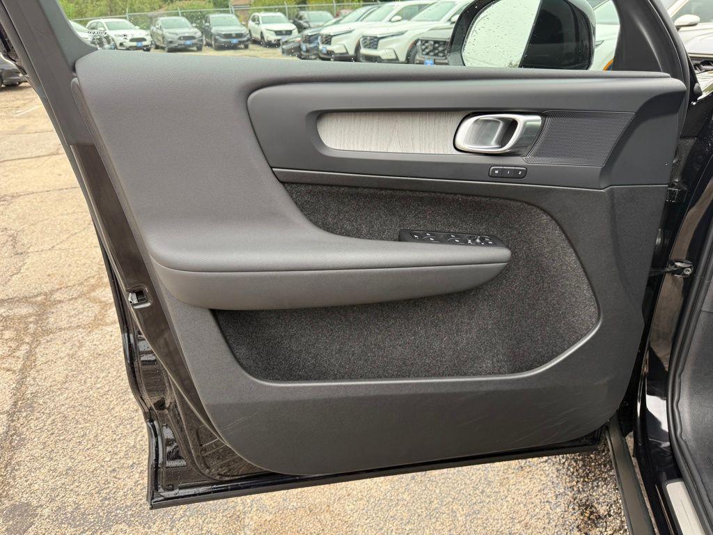 used 2025 Volvo XC40 car, priced at $35,665