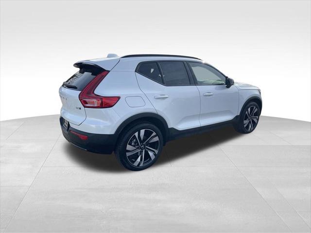 new 2024 Volvo XC40 car, priced at $42,396