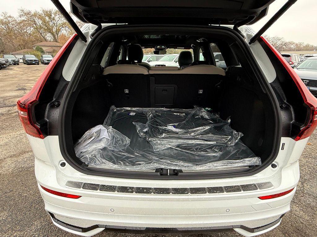 new 2026 Volvo XC60 car, priced at $54,985